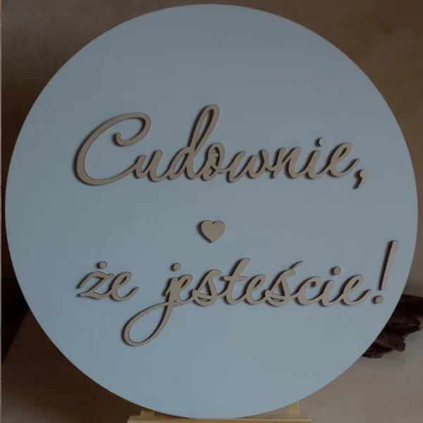 Dekoracyjne koło z napisem „Cudownie, że jesteście!” – biały HDF i naturalna sklejka, średnica 40 cm