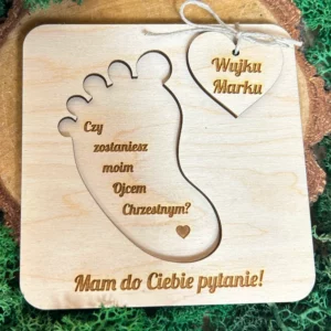Personalizowana tabliczka z pytaniem o zostanie chrzestnym/chrzestną, wycięta ze sklejki