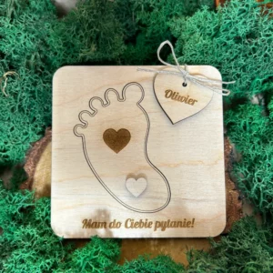 Personalizowana tabliczka z pytaniem o zostanie chrzestnym/chrzestną, wycięta ze sklejki