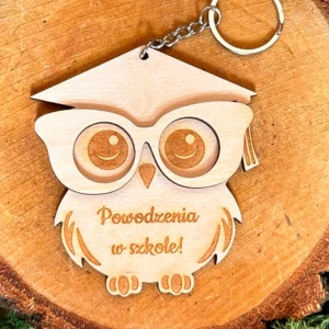 Brelok sowa z napisem „Powodzenia w szkole!” ze sklejki