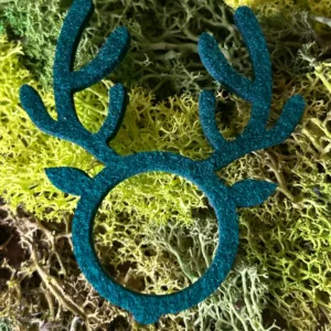 Serwetnik renifer z butelkowej zieleni – świąteczna ozdoba stołu