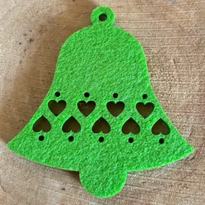 Zawieszka świąteczna dzwonek z zielonego filcu z serduszkami